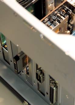 Эмулятор MIRAGE-NE1, установленный в PCIe шину ПК с помощью адаптера PCIe-to-ExpressCard