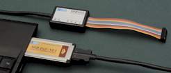 Эмулятор MIRAGE-NE1 с подом UniPod, частично установленный в слот ExpressCard ноутбука