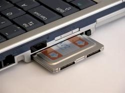 Карта эмулятора MIRAGE-NC2/NP2, установленная в слот PCMCIA CardBus/PC-card ноутбука