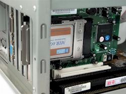 Карта эмулятора MIRAGE-NC2/NP2, установленная в шину PCI ПК с помощью адаптера PCI-to-PCMCIA